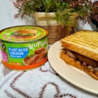 Yumeat plant based luncheon