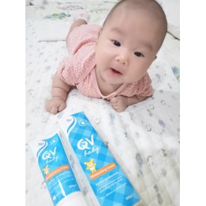 This rich moisturisingcream helps replenish baby’s skin 